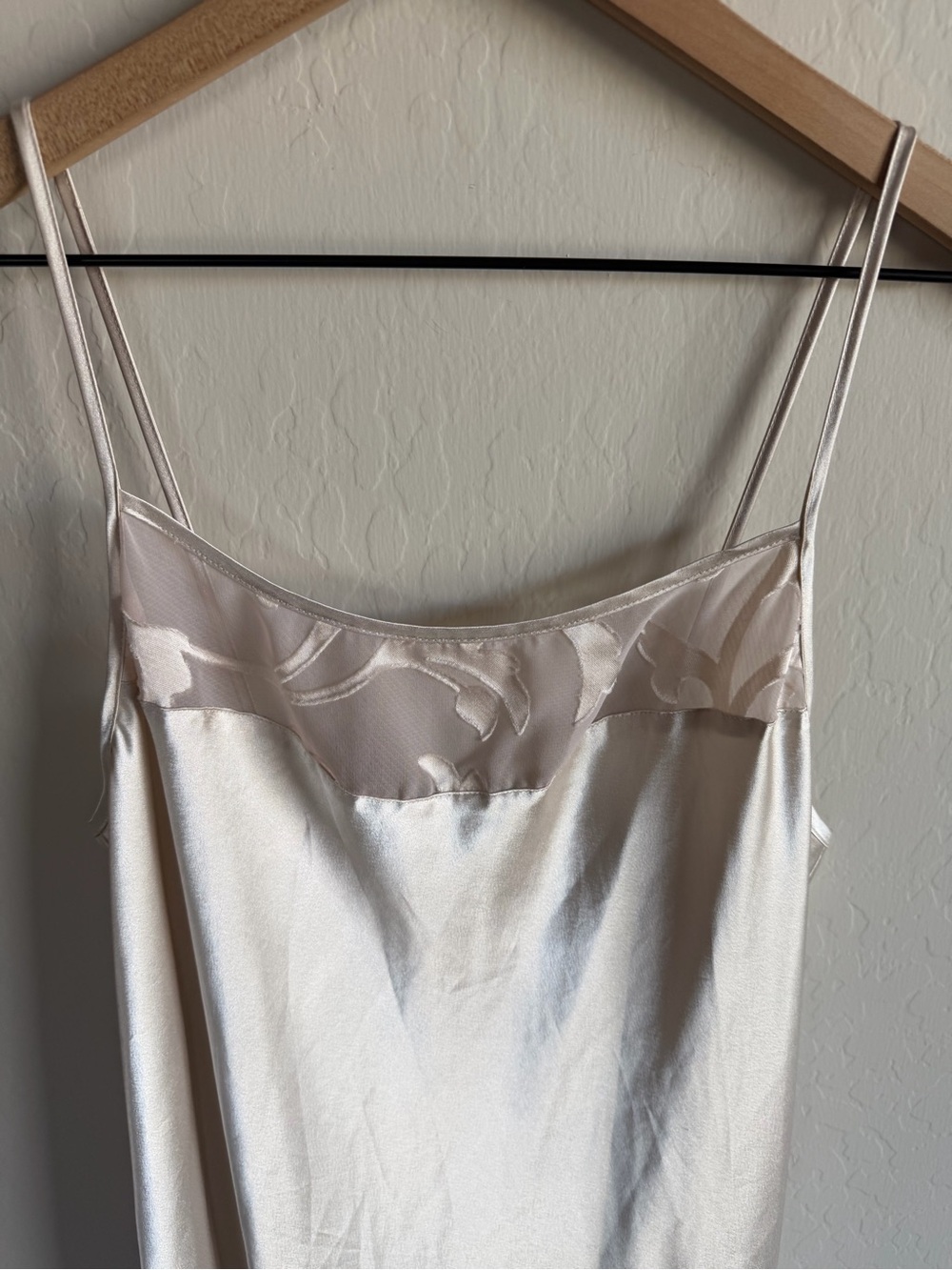 Natori Women’s Champagne Satin Nightgown Slip Dress Glam Lounge Romantic Sexy - Picture 3 of 5